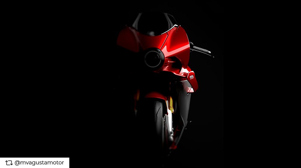 The New MV Agusta Superveloce 1000 Serie Oro Is Wrapped in Carbon Fiber