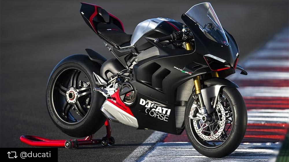 See What the 2022 Ducati Panigale V4 SP2 With Carbon Fiber Upgrades Looks Like