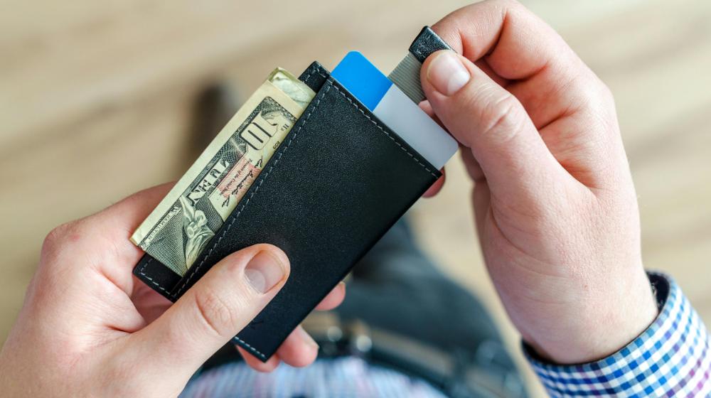 10 Carbon Fiber Wallets That Won't Weigh You Down