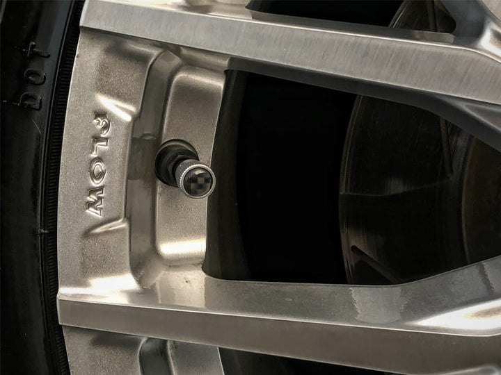 Silver carbon fiber stem cap on wheel