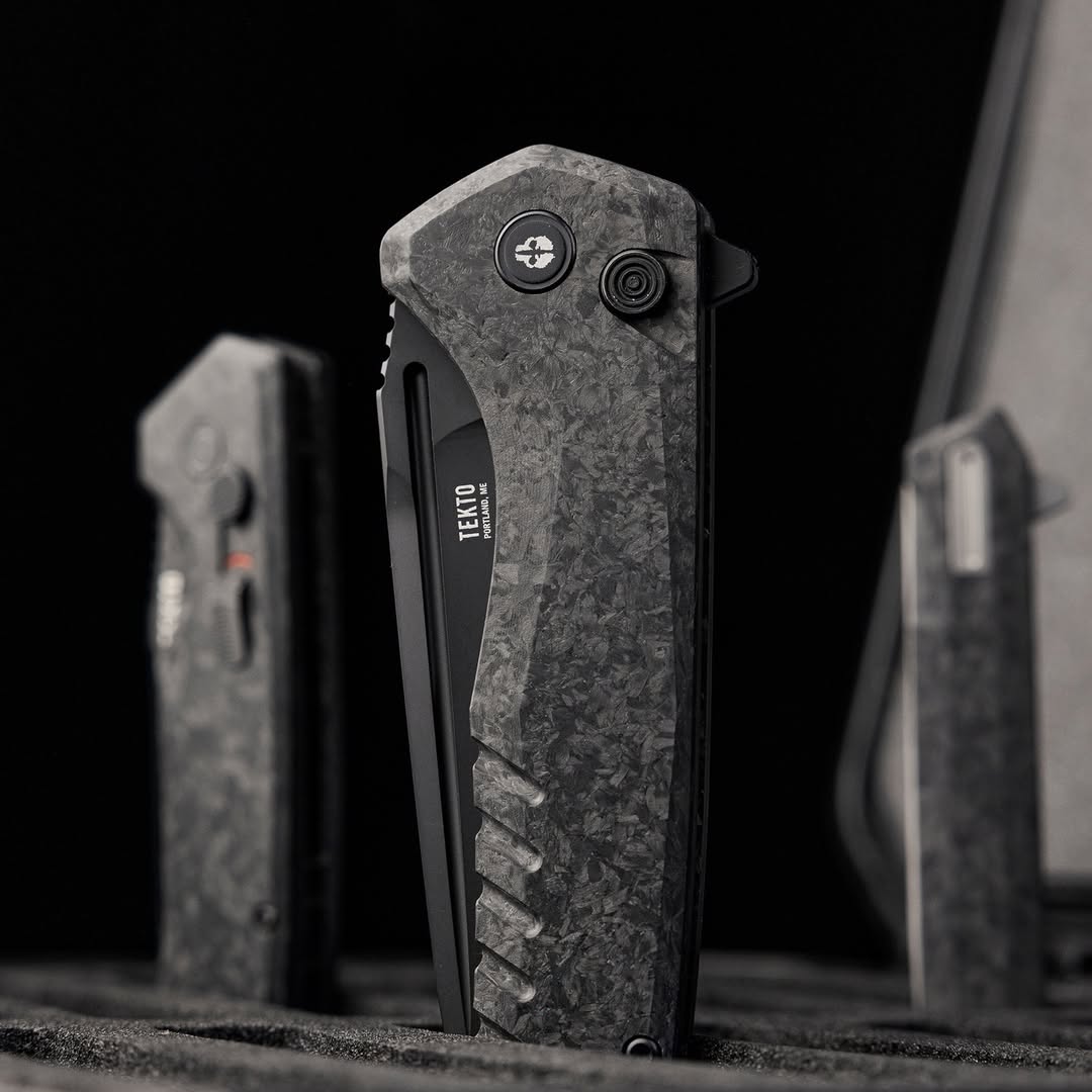 F3 Charlie knife standing up